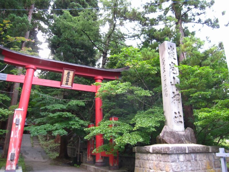 厳鬼山神社　鳥居前撮影 弘前市大字十腰内猿沢78-7